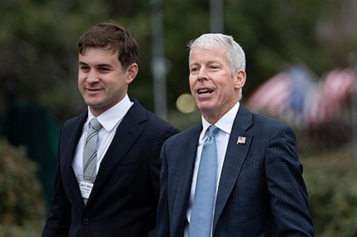 크리스 라이트 미국 에너지부 장관(오른쪽). 연합뉴스