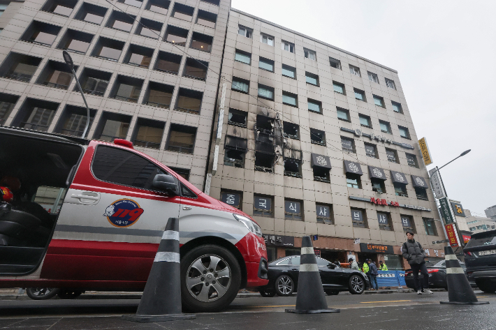 소공동 캡슐호텔 화재 다음날 열린 합동감식. 연합뉴스