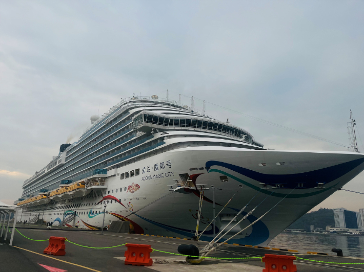 '아도라매직시티'호. 여수시 제공
