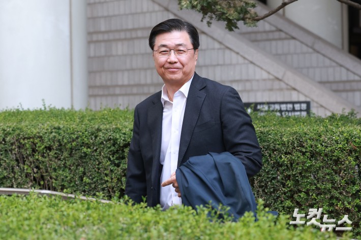 홍장원 전 국가정보원 1차장이 16일 오후 서울 서초구 서울중앙지방법원에서 열린 조태용 전 국가정보원장의 1심 공판에 증인으로 출석하고 있다.