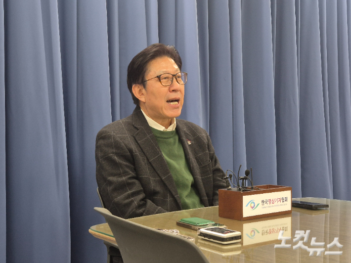 박형준 부산시장이 16일 오후 부산시청 기자실에서 국민의힘 공천관리위원회의 컷오프 검토에 대한 입장을 밝히고 있다. 박중석 기자