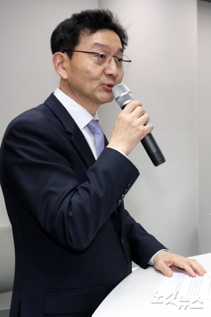 발언하는 윤창렬 검찰개혁추진단장