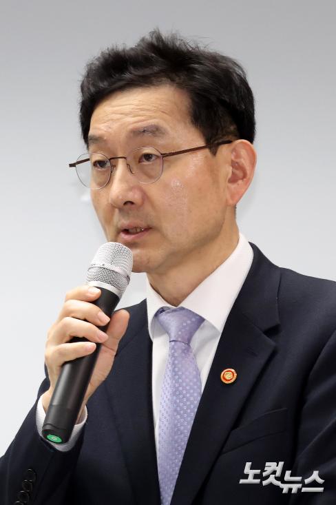 발언하는 윤창렬 국무조정실장