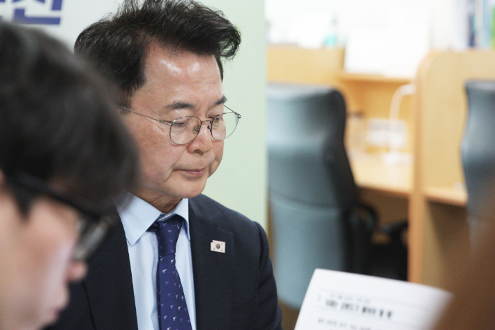 육동한 춘천시장이 17일부터 이틀동안 세종정부청사와 국회를 방문해 시정 핵심 현안 해결을 위한 대정부 협력에 나선다. 춘천시 제공