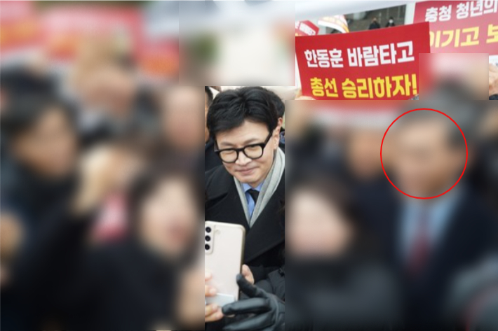 당시 국민의힘 비대위원장이던 한동훈 전 국민의힘 대표 옆에 기쁜소식선교회 목사의 모습이 포착됐다. 기쁜소식선교회 탈퇴자 제공