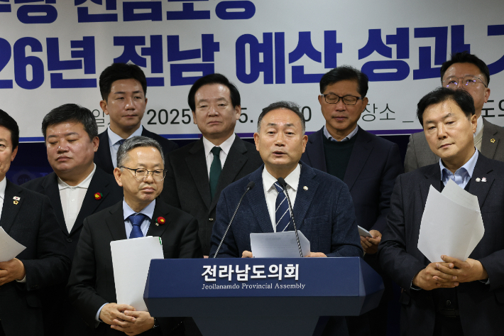 김원이 국회의원 기자회견 모습. 더불어민주당 전남도당 제공