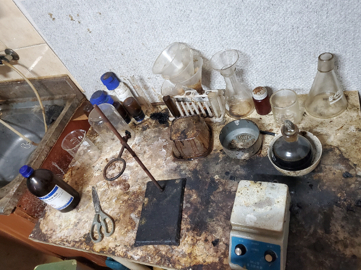 엑스터시 제조도구. 인천공항세관 제공