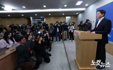 오세훈 서울시장이 6·3지방선거 국민의힘 서울시장 후보자 추가 공천 접수 마감일인 17일 오후 서울시청 브리핑룸에서 공천 신청과 관련한 입장을 밝히고 있다.