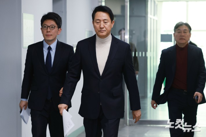 오세훈 서울시장이 6·3지방선거 국민의힘 서울시장 후보자 추가 공천 접수 마감일인 17일 오후 서울시청 브리핑룸에서 공천 신청과 관련한 입장을 밝히고 있다.