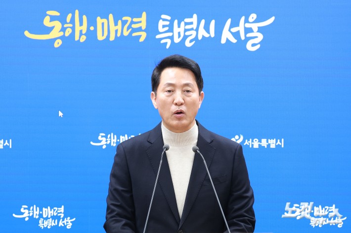 오세훈 서울시장이 6·3지방선거 국민의힘 서울시장 후보자 추가 공천 접수 마감일인 17일 오후 서울시청 브리핑룸에서 공천 신청과 관련한 입장을 밝히고 있다.