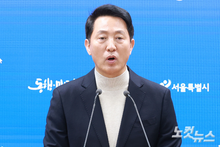 오세훈 서울시장이 6·3지방선거 국민의힘 서울시장 후보자 추가 공천 접수 마감일인 17일 오후 서울시청 브리핑룸에서 공천 신청과 관련한 입장을 밝히고 있다. 류영주 기자