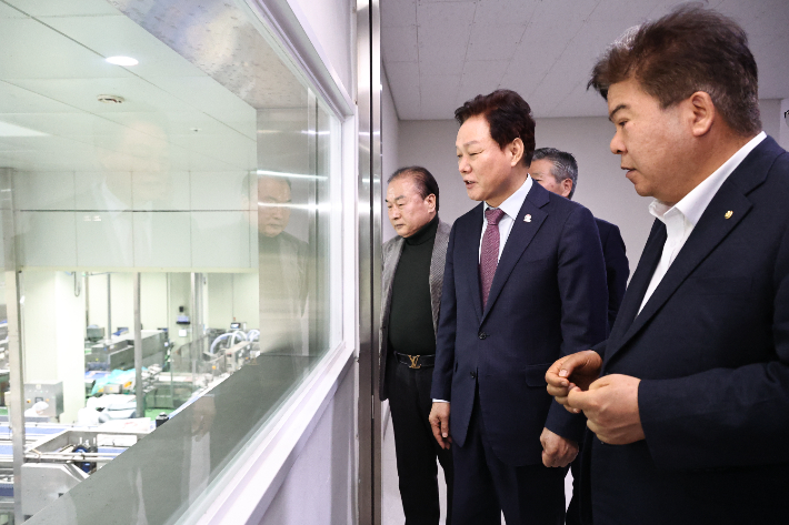박완수 경남지사 부경축산물공판장 점검. 경남도청 제공