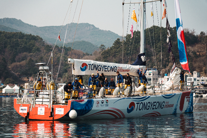 클리퍼 선단인 경남 통영호 입항. 경남도청 제공 