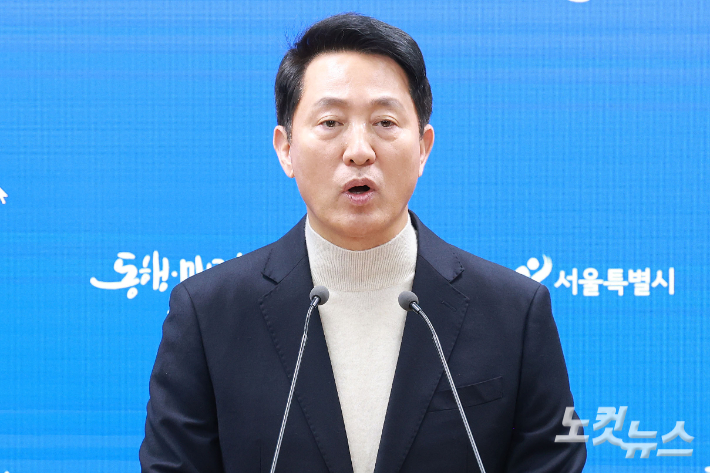 오세훈 서울시장이 6·3지방선거 국민의힘 서울시장 후보자 추가 공천 접수 마감일인 17일 오후 서울시청 브리핑룸에서 공천 신청과 관련한 입장을 밝히고 있다. 류영주 기자