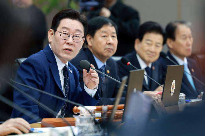 이재명 대통령이 17일 정부세종청사에서 열린 국무회의에서 발언하고 있다. 연합뉴스