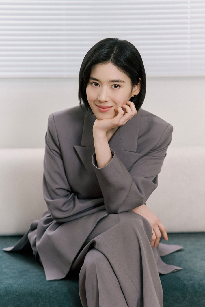 ENA 월화 드라마 '아너: 그녀들의 법정' 강신재 역 배우 정은채. 프로젝트 호수 제공