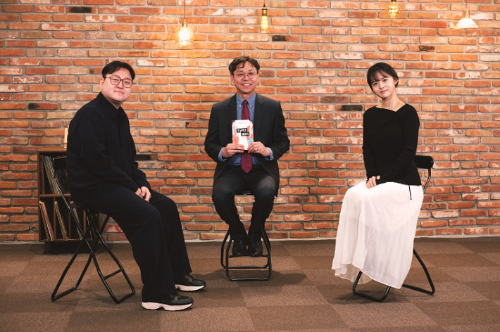 이정현 목사가 전북CBS 유튜브 '김일환의 예수살롱'에 출연해 담임목사와 부교역자 사이의 갑질 관행, 목회 생태계의 현실, 건강한 동역의 기준을 짚고 있다. 전북CBS 유튜브 '예수살롱' 제공