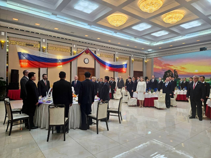 북한 주재 러시아 대사관이 양국의 첫 협정인 '경제적 및 문화적 협조에 관한 협정' 체결 77주년을 맞아 평양에서 연회를 열었다고 텔레그램 채널을 통해 18일 전했다. 연합뉴스