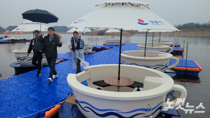 강릉시, 오죽헌 전통 뱃놀이 체험 프로그램 운영. 전영래 기자