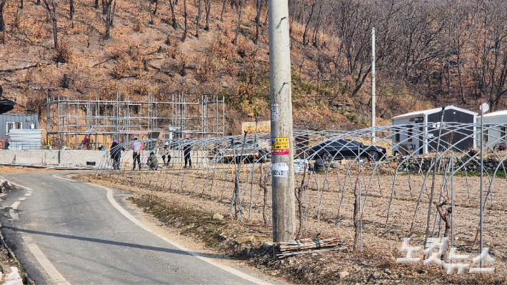 16일 경북 의성군 단촌면 구계2리에서 복구 작업이 진행되고 있다. 정진원 기자