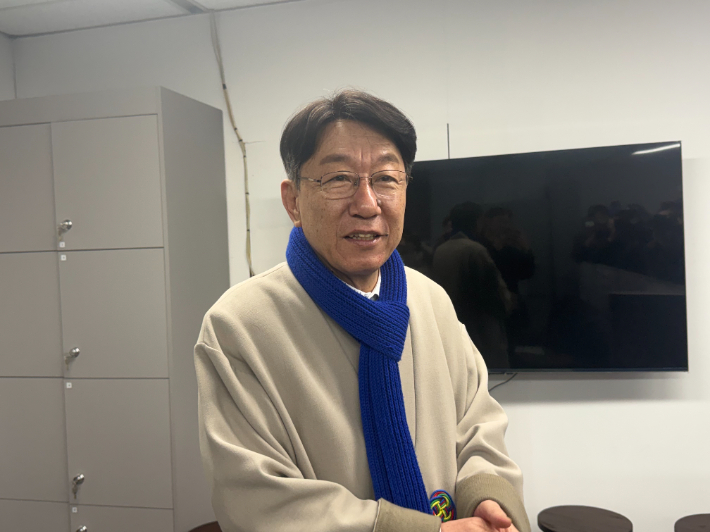 18일 전북 전주시 완산구 선거관리위원회에서 전주시장 예비후보 등록을 마치고 전주시청 기자실을 찾은 우범기 전주시장. 남승현 기자