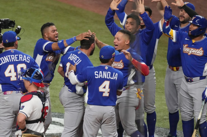 WBC 결승에서 종주국 미국을 꺾고 우승한 베네수엘라 선수들. 연합뉴스 