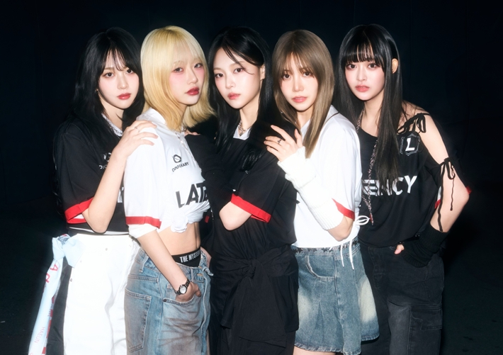 5인조 밴드 레이턴시가 18일 오후 3시 서울 마포구 쇼킹케이팝센터에서 데뷔 쇼케이스를 열었다. 오디너리레코즈 제공