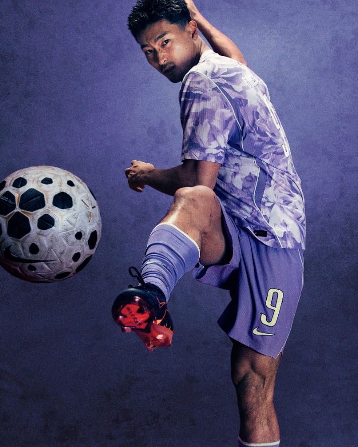 새 원정 유니폼을 입은 조규성. 나이키 제공