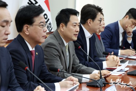 최고위원회의 주재하는 장동혁 대표