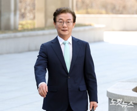 피의자 신분으로 합수본 출석하는 전재수 의원