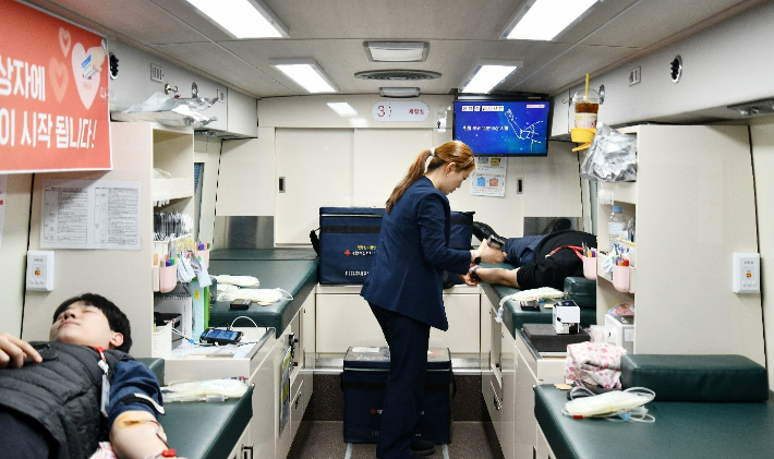 지난달 서울 송파구 한미약품 본사에서 진행된 2026년 상반기 '사랑의 헌혈' 캠페인에 상반기 기준 역대 최다인 397명의 임직원들이 참여했다. 한미그룹 제공
