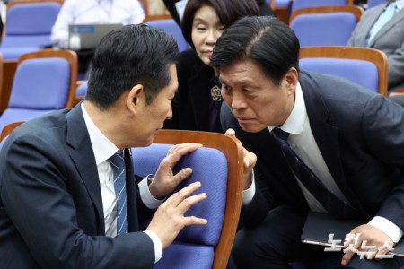 대화하는 정청래 대표-조승래 사무총장