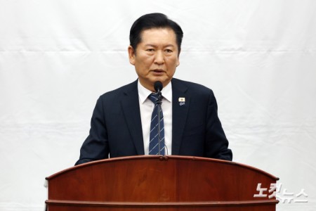 더불어민주당 정청래 대표가 19일 서울 여의도 국회에서 열린 의원총회에서 발언을 하고 있다.