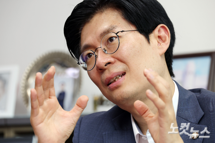 국민의힘 조정훈 의원이 CBS노컷뉴스와 인터뷰를 하고 있다. 윤창원 기자