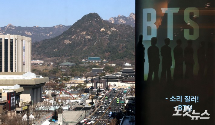 방탄소년단(BTS) 완전체 컴백 공연이 이틀 앞으로 다가온 19일 서울 광화문광장에서 무대 준비가 진행되고 있다.