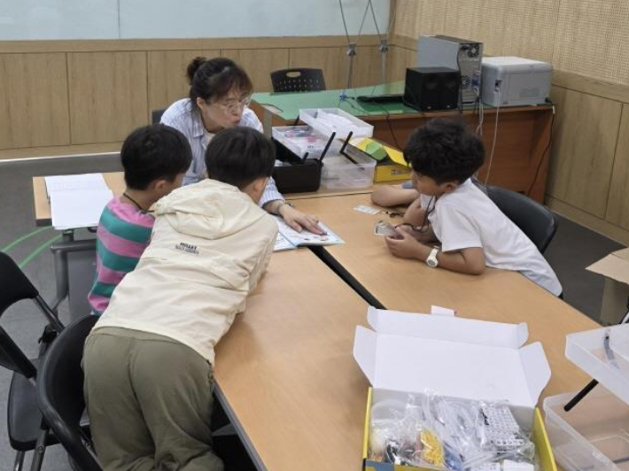 울진과학체험관에서 과학체험교실이 열리고 있다. 울진군 제공