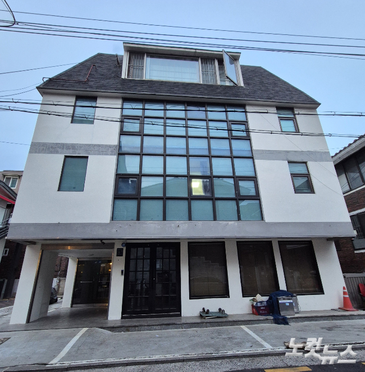 이규연 청와대 홍보소통수석이 소유한 강남 개포동의 상가 건물. 양형욱 기자