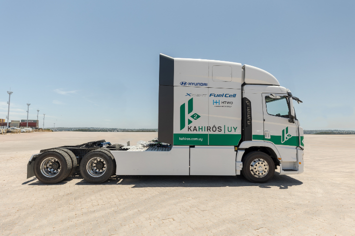 친환경 물류 구축 프로젝트 투입을 위해 우루과이 현지에 공급된 현대차 엑시언트 수소전기트럭. 현대차 제공