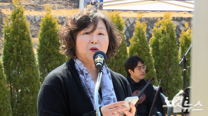 故 정필도 목사의 유가족이 인사말을 하고 있다. 이강현 기자