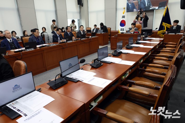 20일 서울 여의도 국회에서 열린 윤석열 정권 정치검찰 조작기소 의혹 사건 진상규명 국정조사특별위원회 제1차 전체회의에 국민의힘 의원들이 