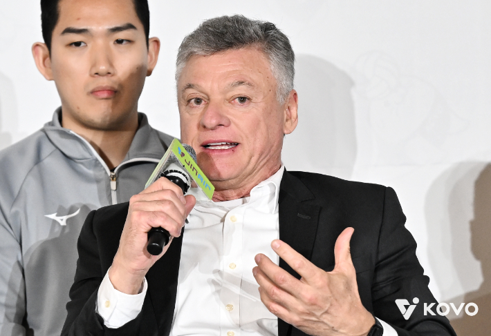 대한항공 헤난 감독. 한국배구연맹