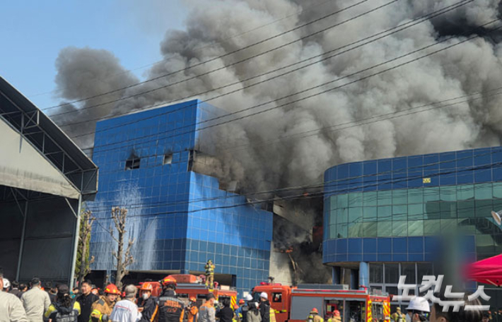 20일 오후 1시 17분쯤 대전 대덕구 문평동의 자동차 부품 제조 공장에서 큰 불이 났다. 박우경 기자