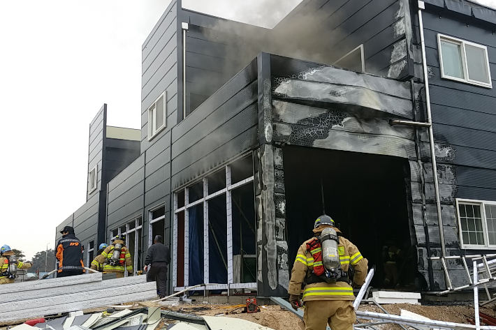 강원지역 공사장 화재 현장. 강원소방본부 제공