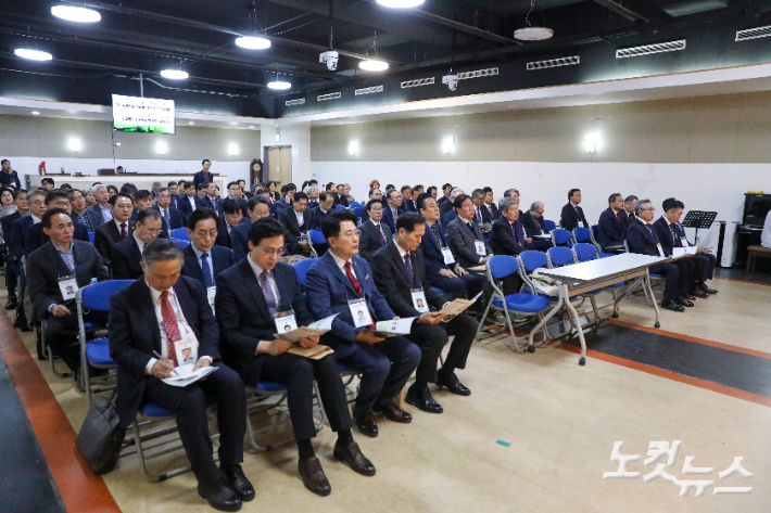 호남신앙동지회 등 3개 단체 회원들이 연합 수련회에 함께하고 있다. 최화랑 기자