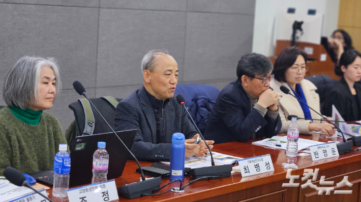 기조발제하는 기후재난연구소 상임대표 최병성 목사. 송주열 기자