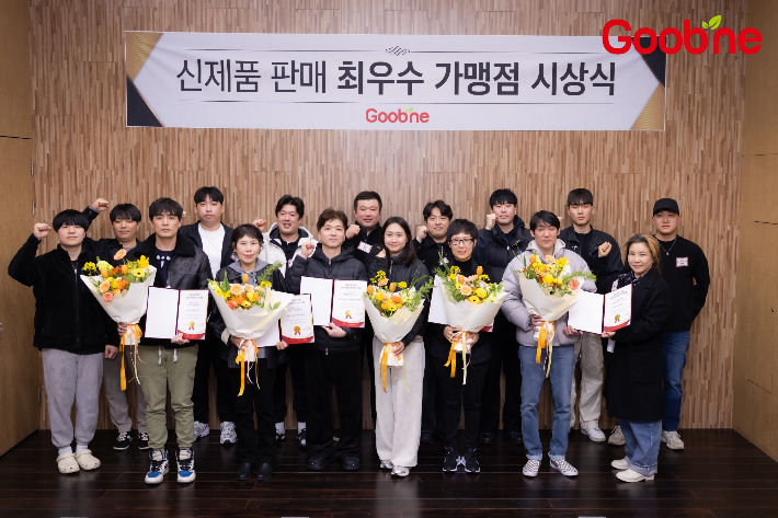 굽네치킨을 운영하는 지앤푸드가 우수 가맹점을 선정해 8억 5천만 원 규모의 인센티브를 지급했다. 지앤푸드 제공