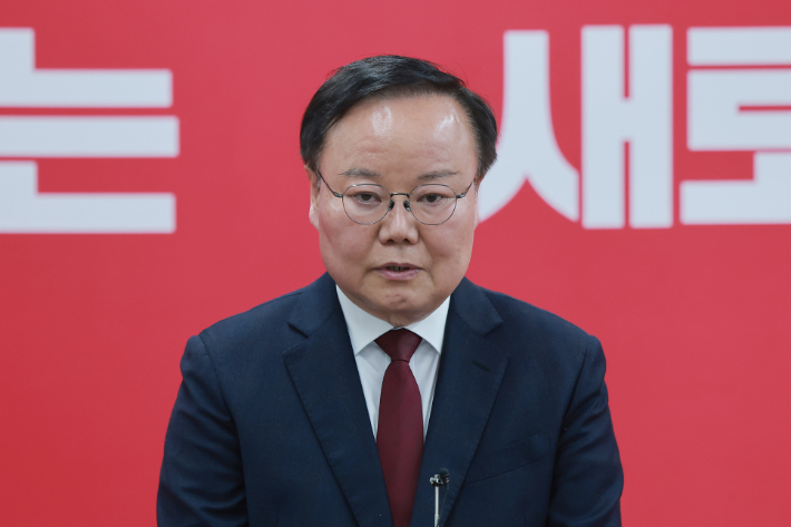 6·3 지방선거 경북지사 도전하는 김재원 최고위원     (서울=연합뉴스) 신현우 기자 = 6·3 지방선거 경북도지사에 도전하는 국민의힘 김재원 최고위원이 11일 서울 영등포구 여의도 국민의힘 중앙당사에서 열린 광역단체장 후보 면접을 마치고 취재진 질문에 답하고 있다. 2026.3.11     nowwego@yna.co.kr (끝)   <저작권자(c) 연합뉴스, 무단 전재-재배포, AI 학습 및 활용 금지> 연합뉴스