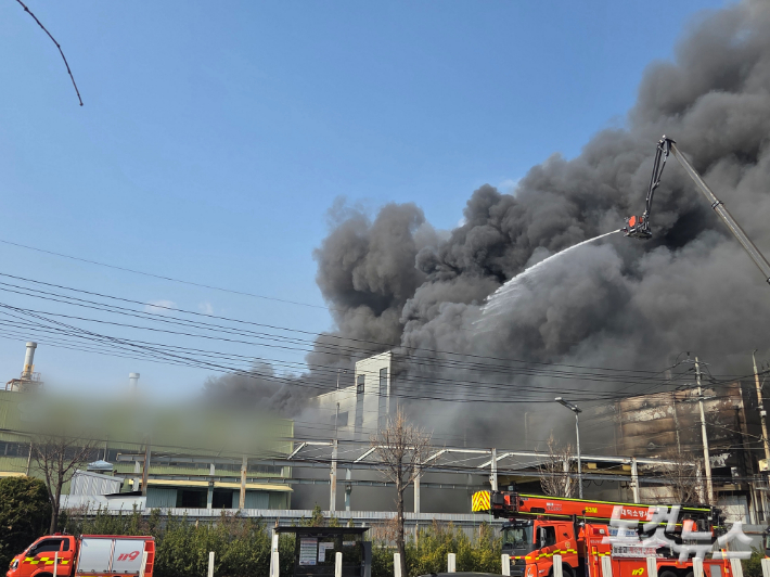 화재 모습. 박우경 기자