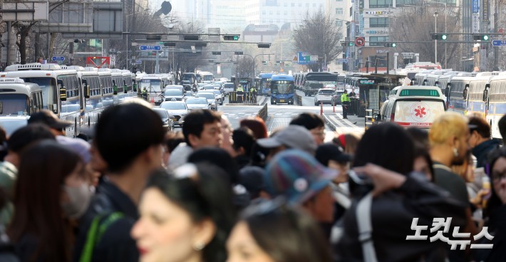 통제된 광화문역 사거리