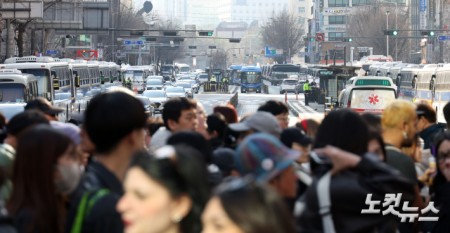 통제된 광화문역 사거리